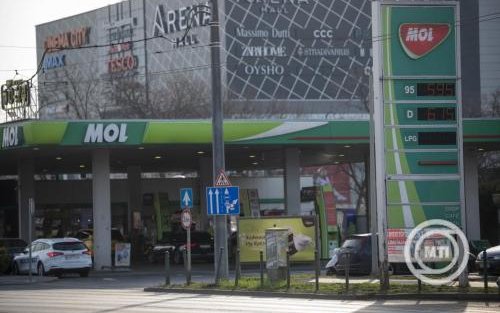 Magyar Péter: már a héten olcsóbb lehet a benzin és a gázolaj a védett árnál