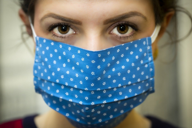 Szlávik: nem igaz, hogy a maszk nem véd a fertőzés ellen