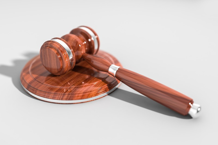 Eltemette a kertben édesanyját, majd másfél évig felvette az elhunyt nyugdíját egy nő