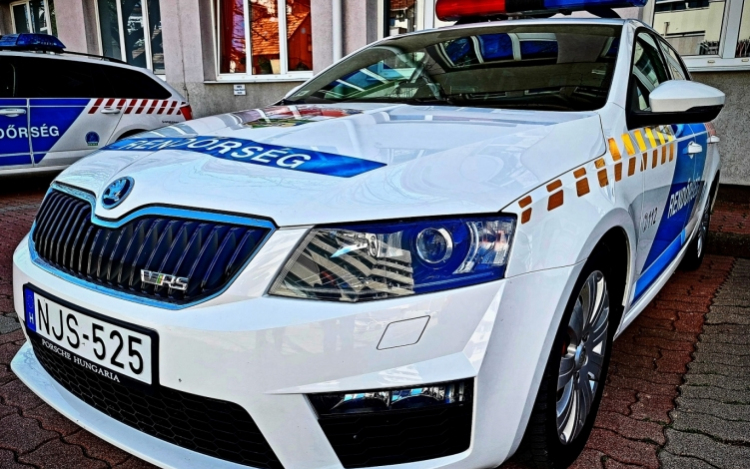 A próbakör során kilökte a tulajdonost az autójából