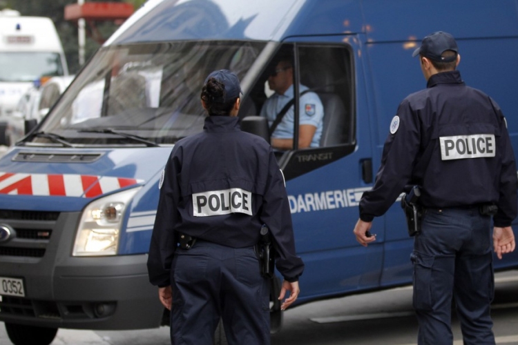 Migránsokat szállító belga rendőröket állítottak elő Franciaországban
