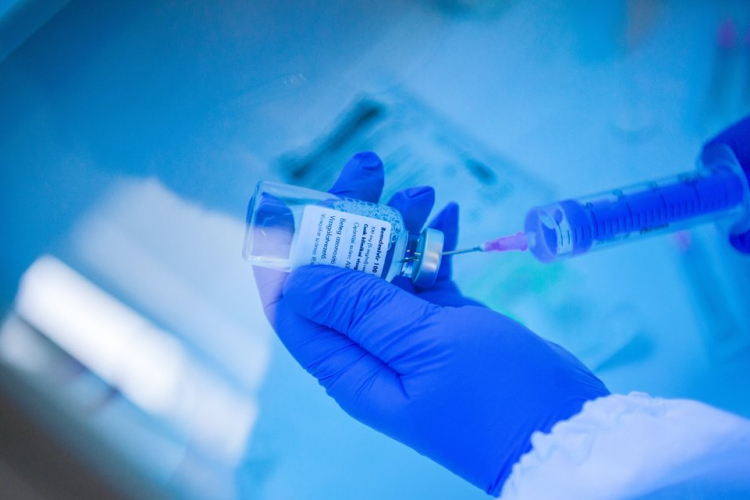 Enyhítette a járványügyi korlátozásokat a román kormány