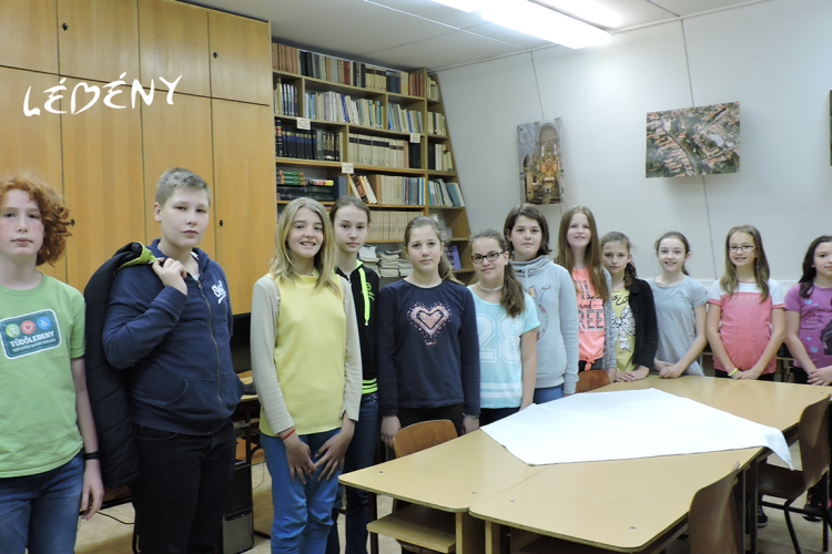 Kitűnően szerepeltek a költészet-napi szavalóversenyen a lébényi diákok