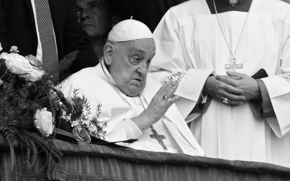 Húsvét hétfőn reggel elhunyt Ferenc pápa