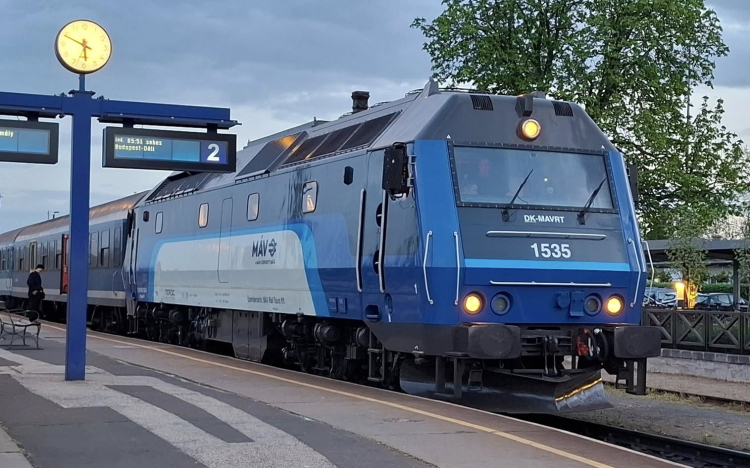 MÁV: forgalomba állt az első Henschel dízelmozdony a Balaton északi partján